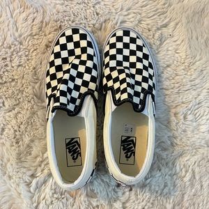 Checked Vans 8 men’s/ 10 women’s Black+White